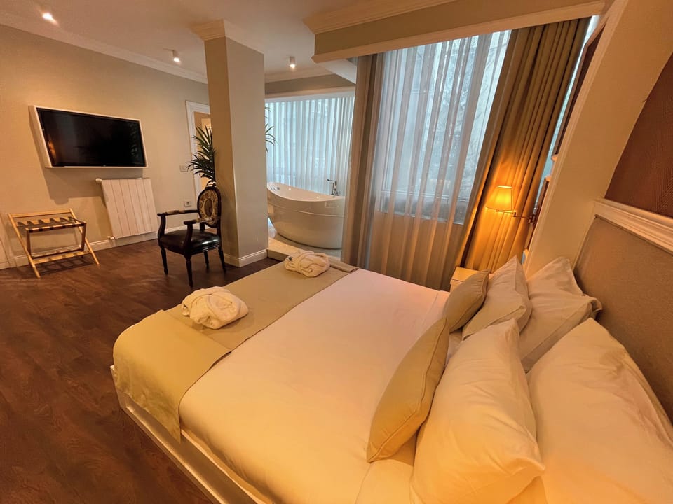 Family Triple Room | Egyptian cotton sheets, premium bedding, down comforters