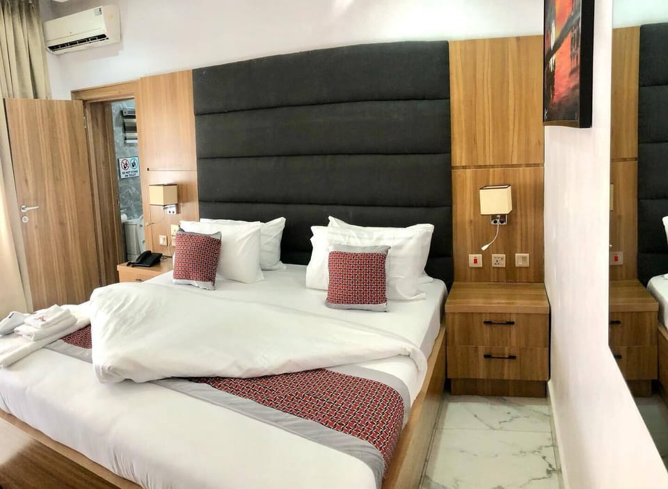 Business Room | 1 bedroom, in-room safe, free WiFi