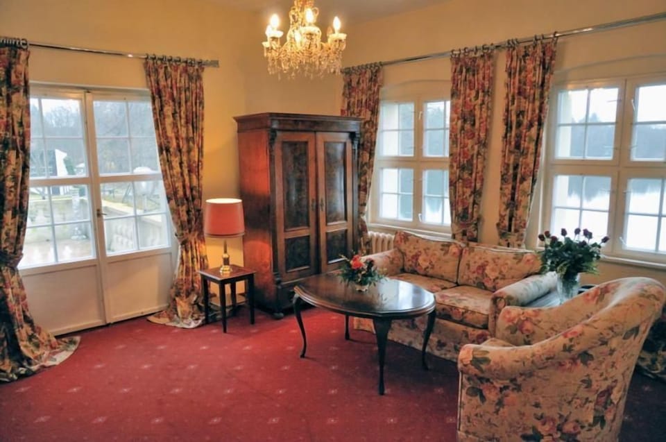 Suite | Living room