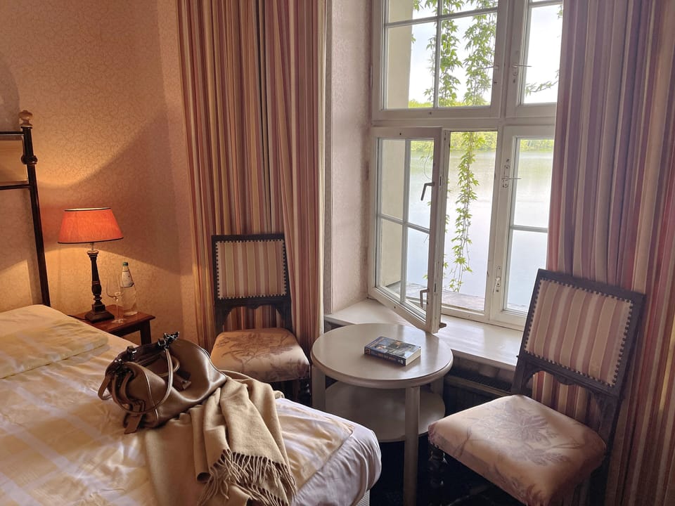 Single Room | Minibar, desk, WiFi (free), bed sheets