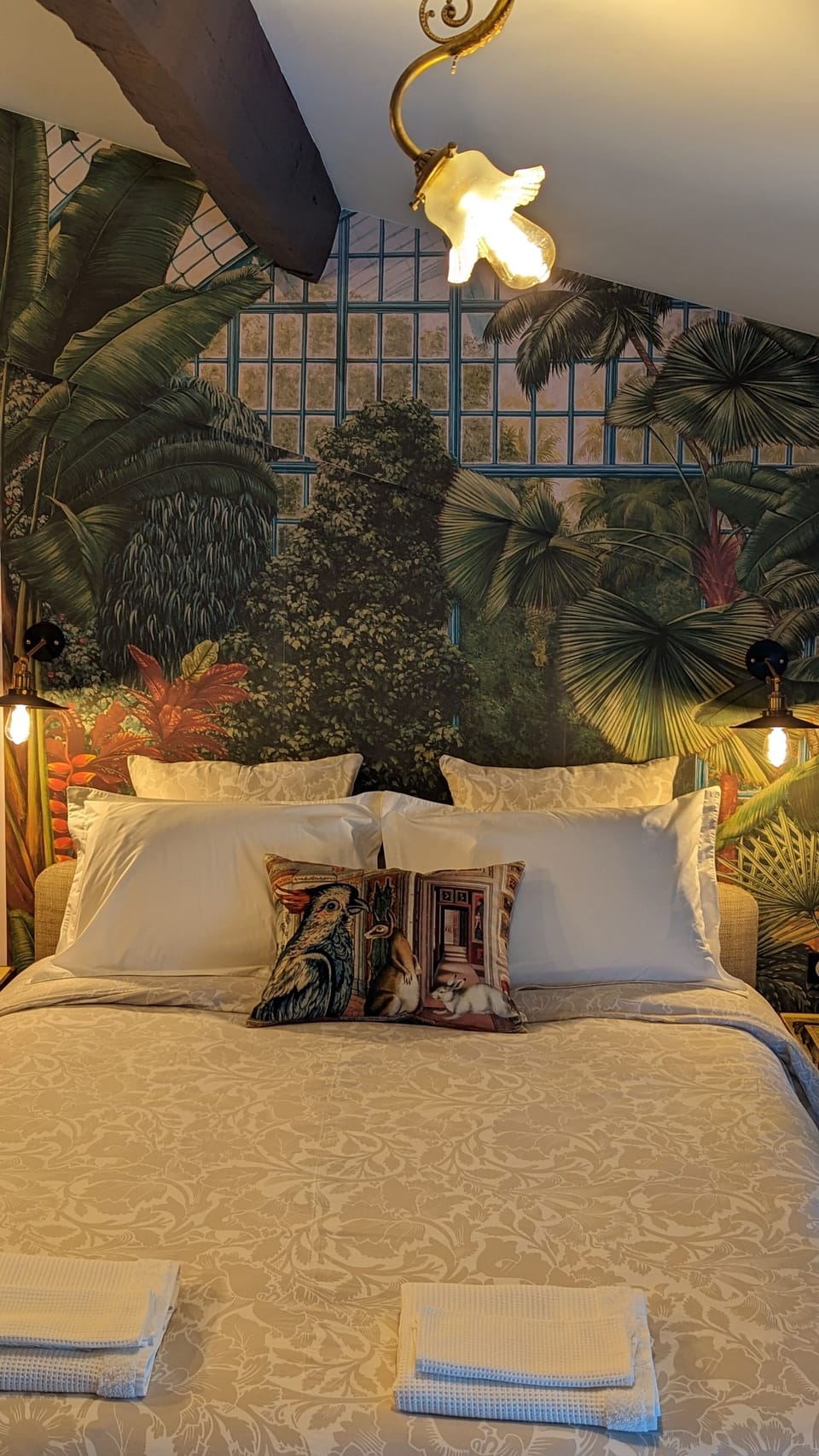 Romantic Room | Frette Italian sheets, premium bedding, individually decorated