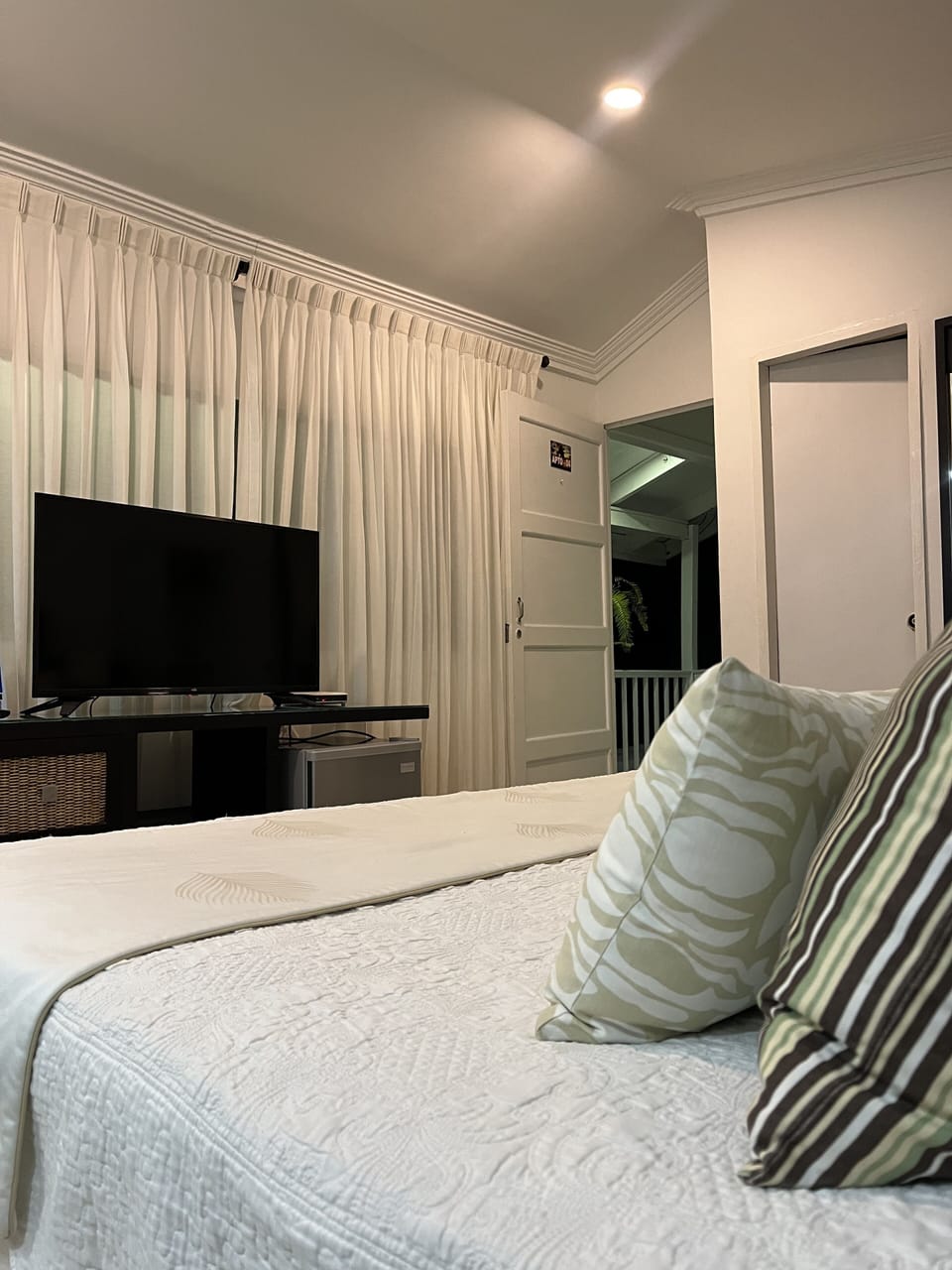 Standard Studio | Desk, free WiFi