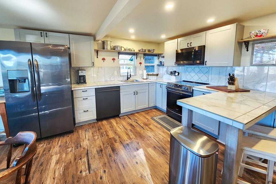 Space for more than one cook in the kitchen!