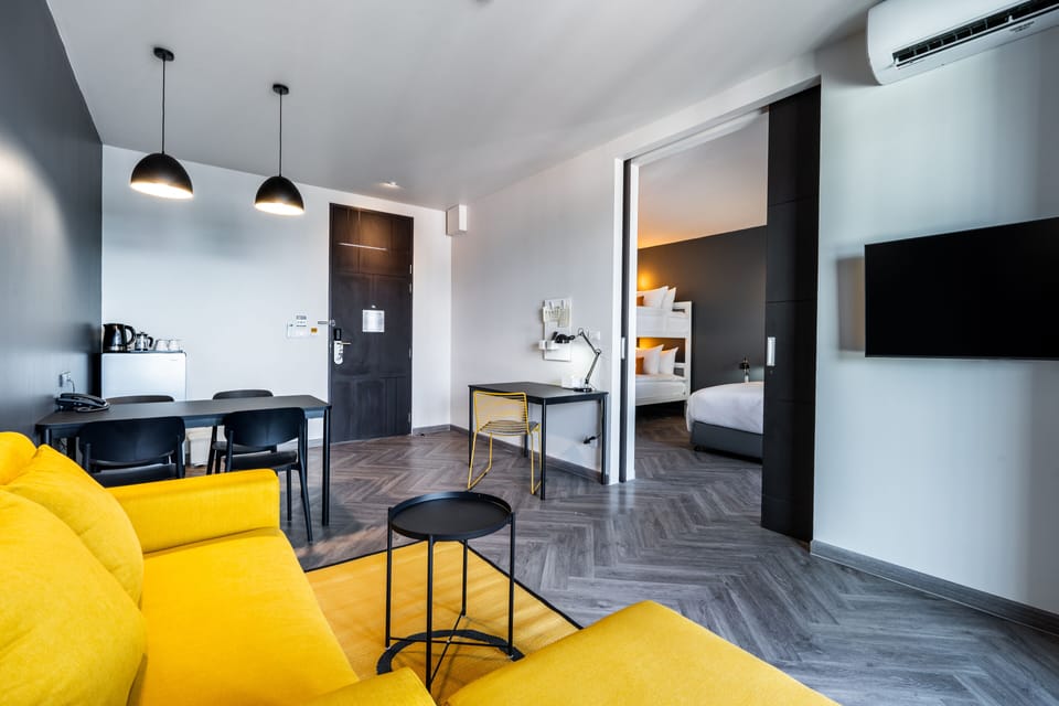 Family Studio Suite | Living area | Flat-screen TV