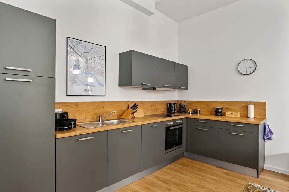Die vollausgestattete Küche bietet alles, was man zum Kochen benötigt.