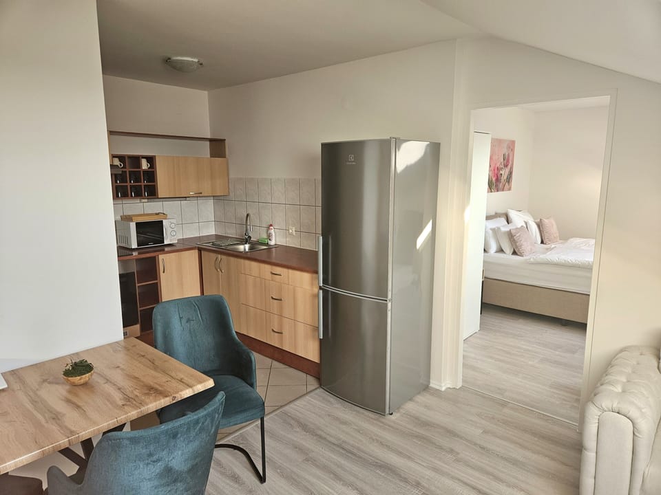 Signature Suite | Premium bedding, memory foam beds, in-room safe, desk