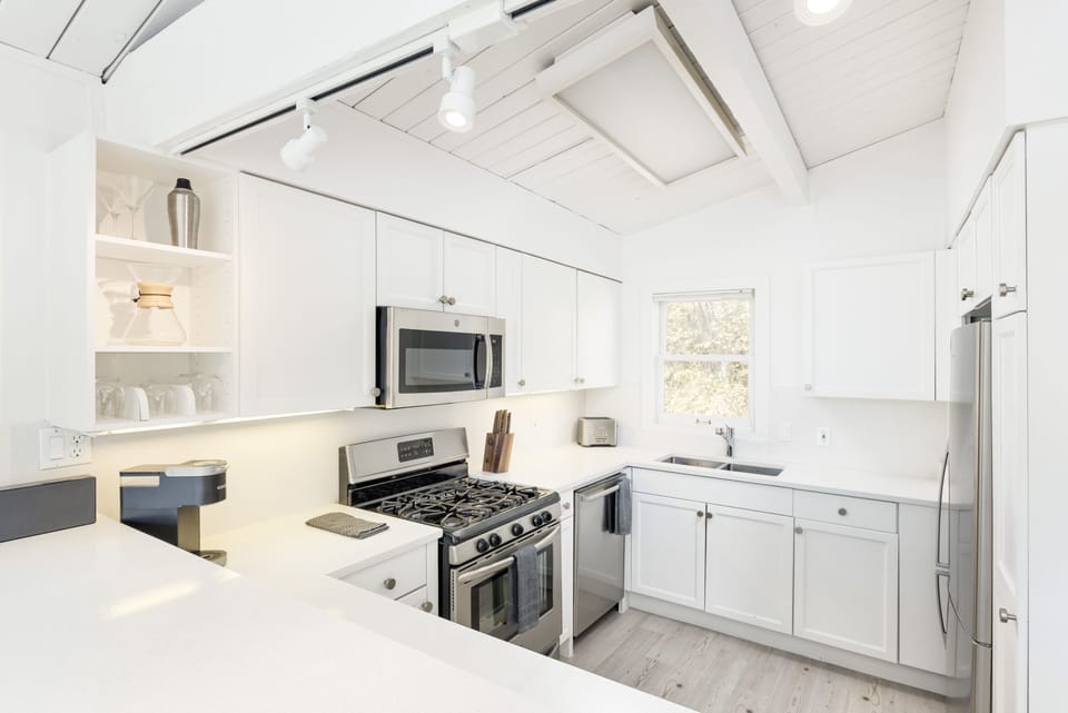 Full kitchen