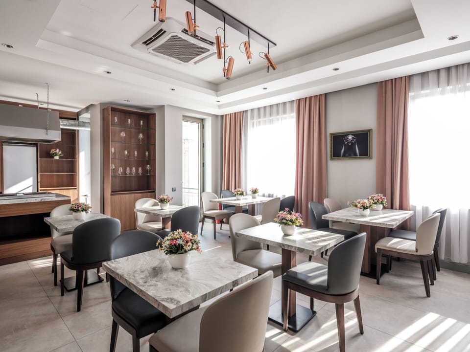 Breakfast area