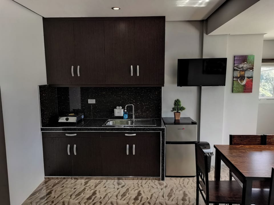Family Villa | Private kitchenette | Mini-fridge, microwave, oven, stovetop