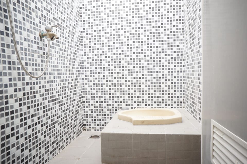 Deluxe Room | Bathroom | Shower, towels
