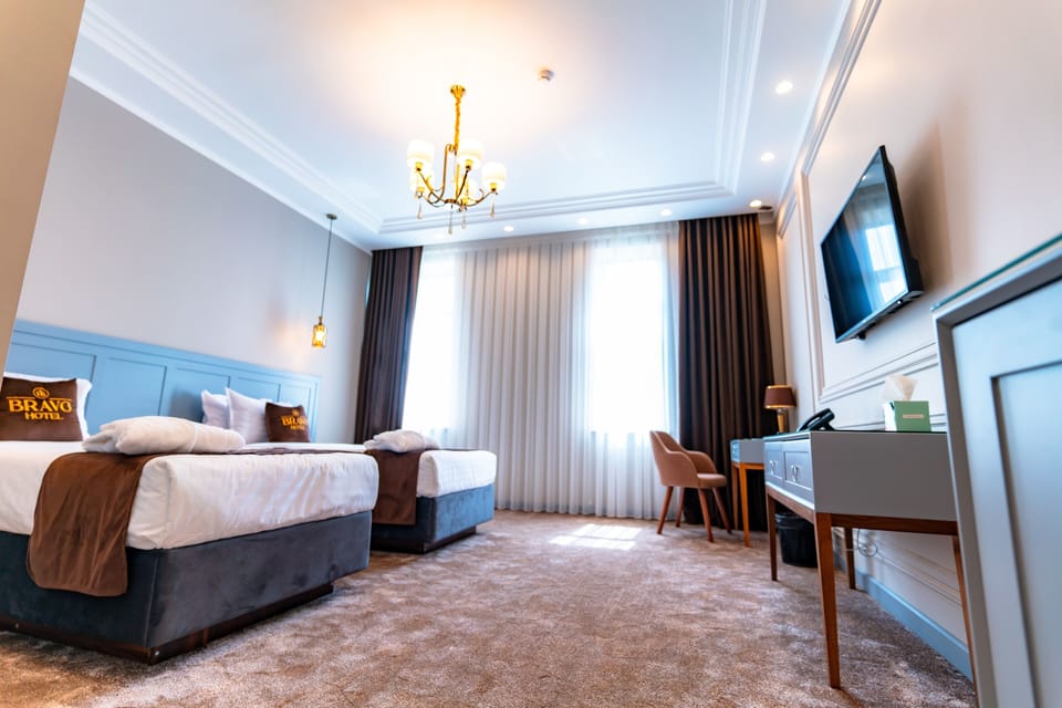 Deluxe Room | Premium bedding, in-room safe, blackout drapes, soundproofing