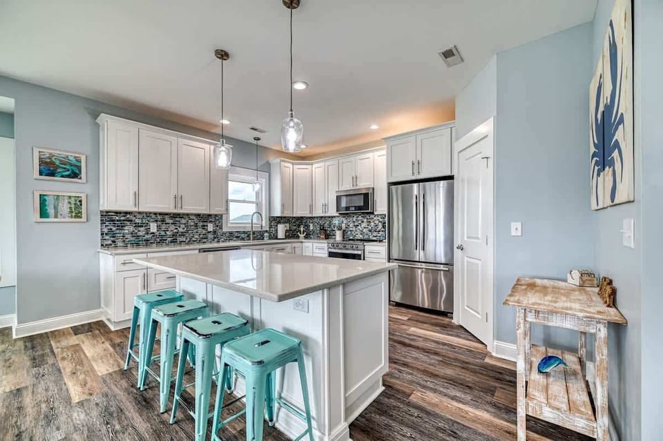 Kitchen Island with seating for 4