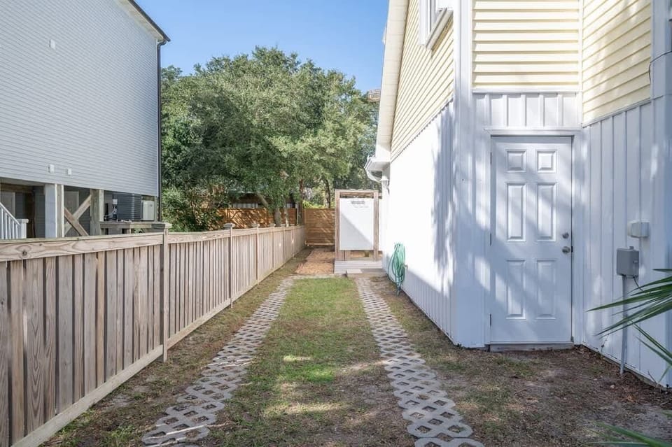 Parking Pad in Side Yard fits 2 small cars
