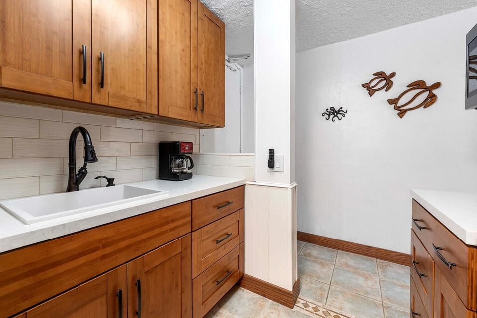 Single basin kitchen sink.