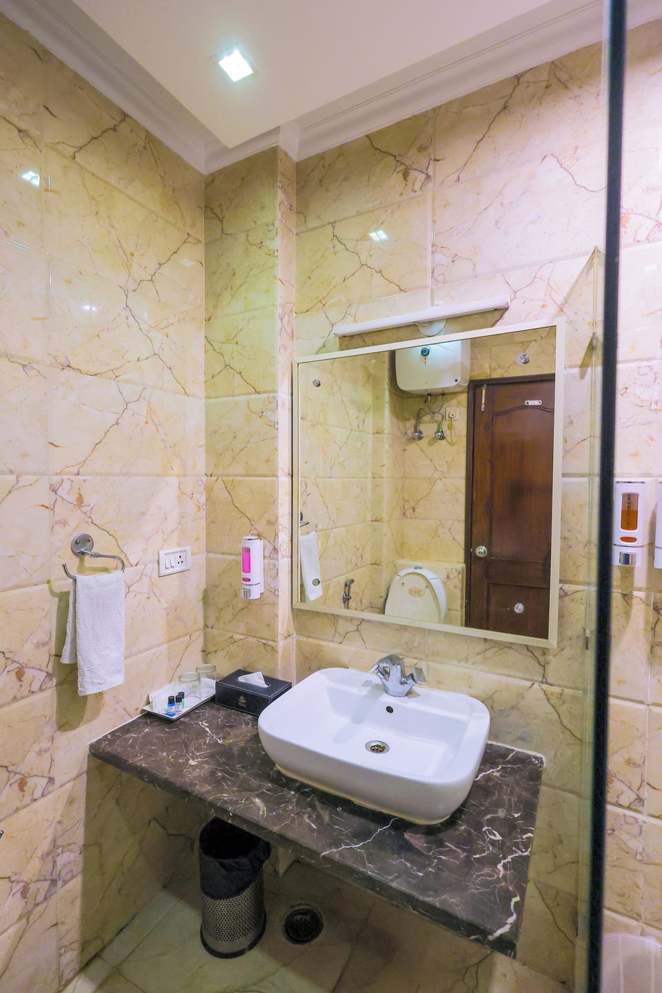 Deluxe Suite | Bathroom | Shower, designer toiletries, hair dryer, slippers