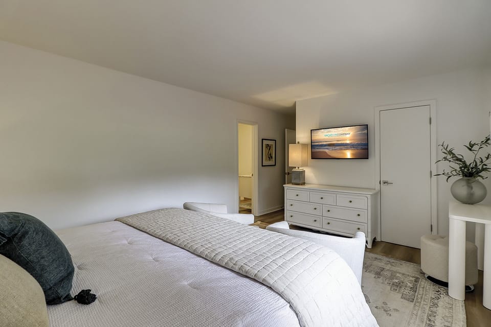 Primary Bedroom - King