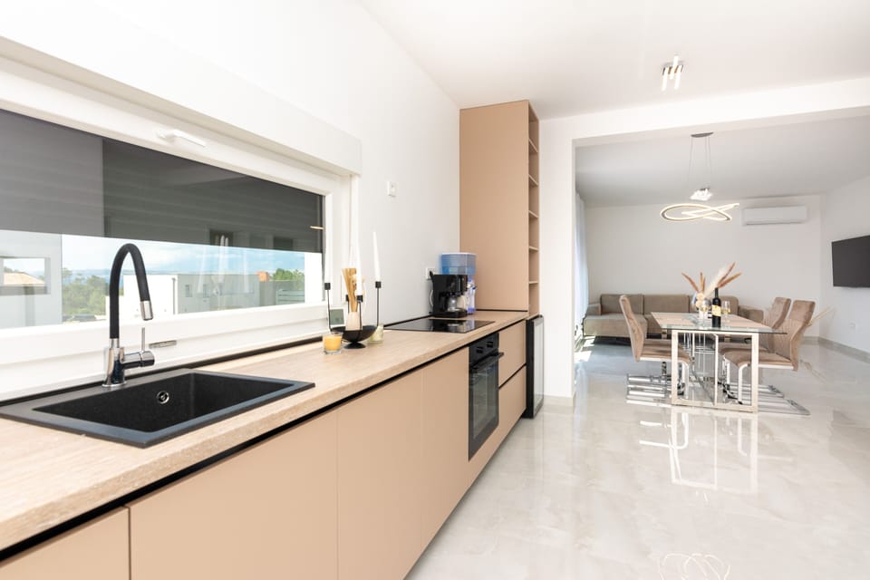 Design Apartment | Private kitchen | Full-size fridge, microwave, oven, dishwasher