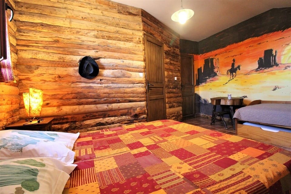Standard Suite, Ensuite (Cowboy) | Individually decorated, individually furnished, free WiFi, bed sheets