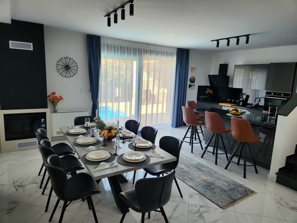 Esszimmer und Küche