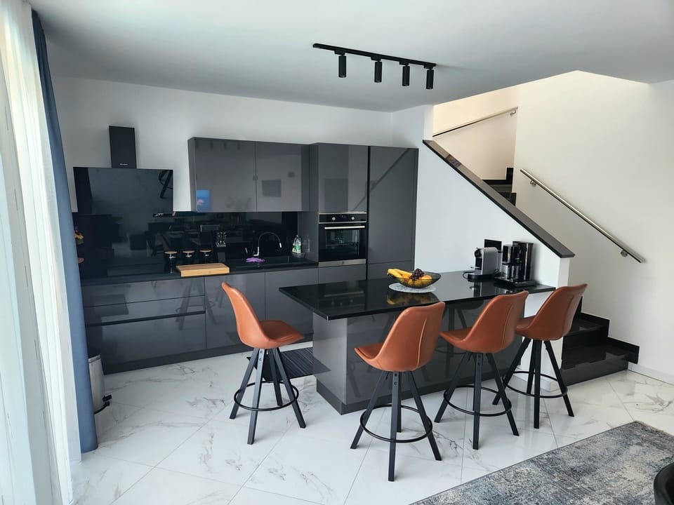 Esszimmer und Küche