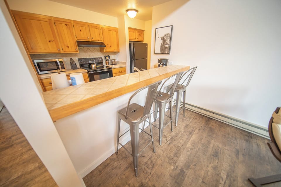 Breakfast bar to keep the chef company