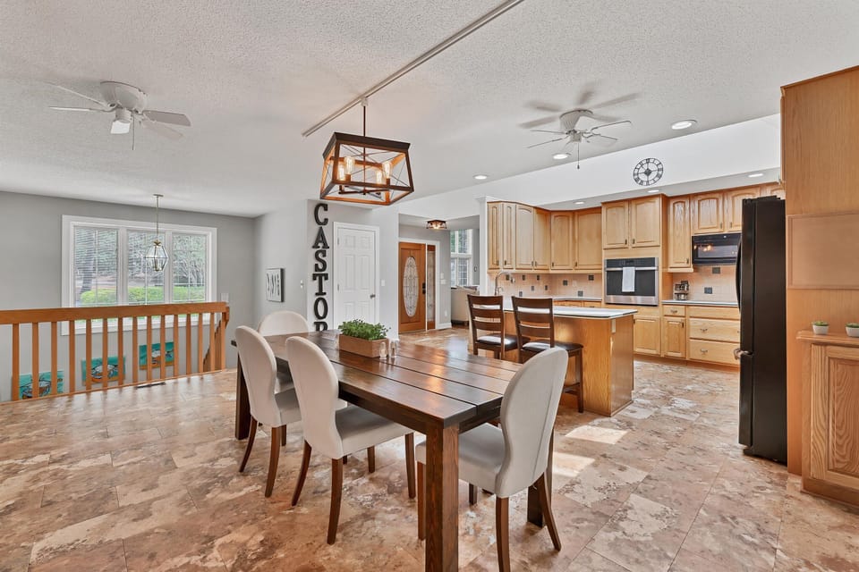 Great for golf trips, open layout makes for easy lounging, dining, and planning your next course.