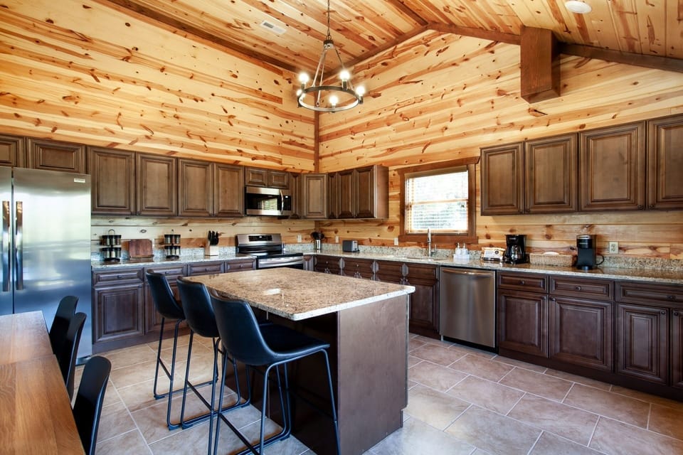 Cabin, 5 Bedrooms | Private kitchen | Coffee/tea maker, fridge, oven, toaster