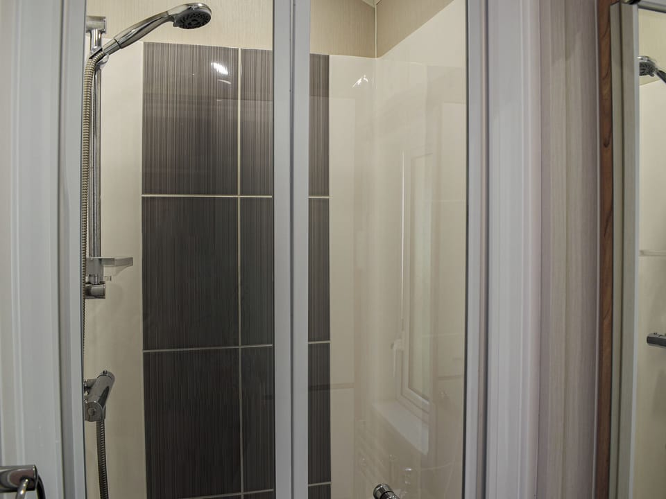 Shower room | Oaks Retreat, Prenteg, near Porthmadog