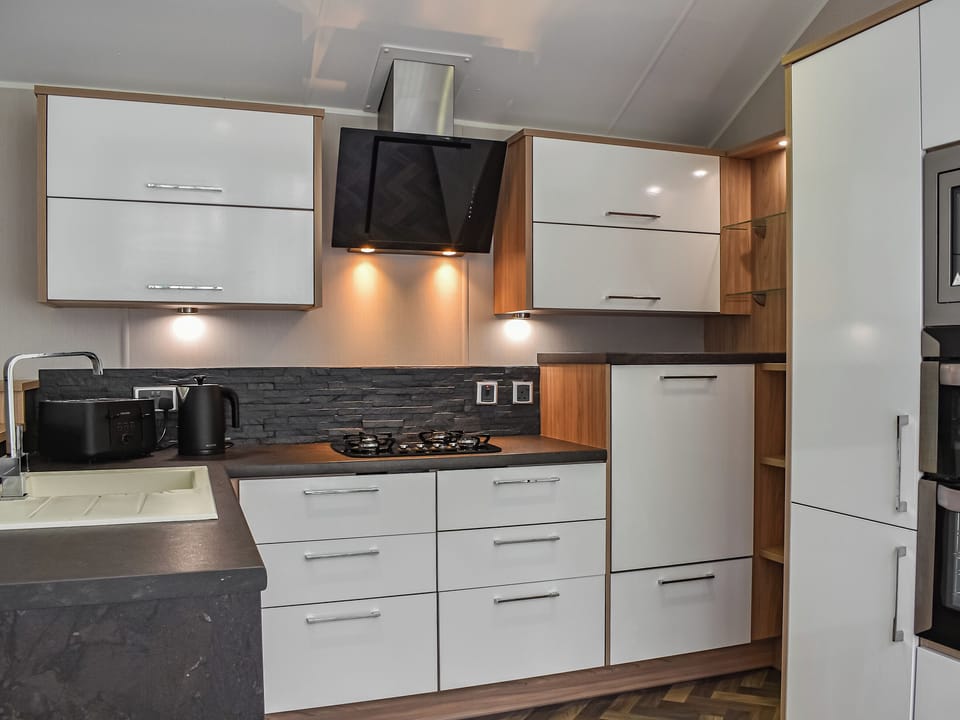 Kitchen | Oaks Retreat, Prenteg, near Porthmadog