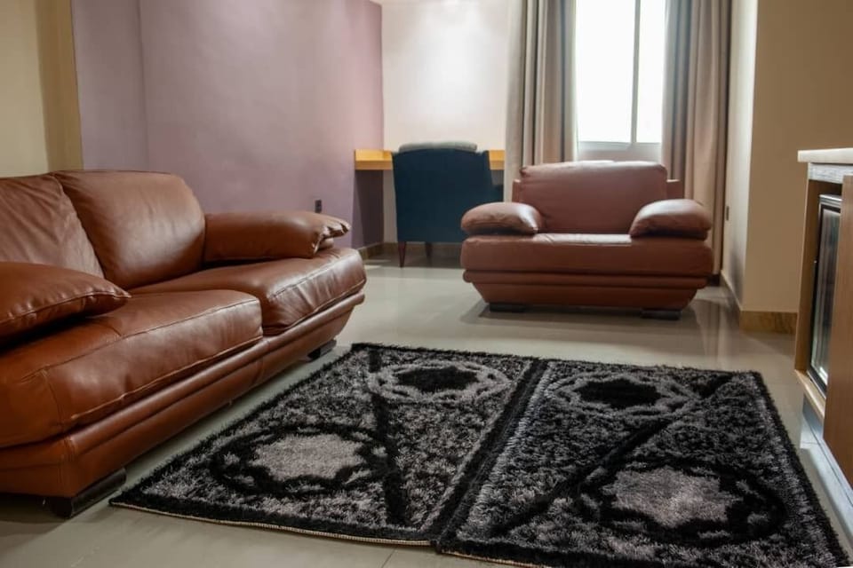 Senior Suite | Living area | Flat-screen TV
