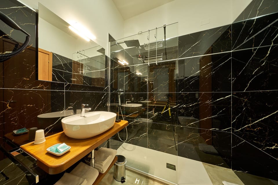 Camera Deluxe  con terrazzo privato e vista mare Jumenta | Bathroom | Free toiletries, hair dryer, bathrobes, slippers