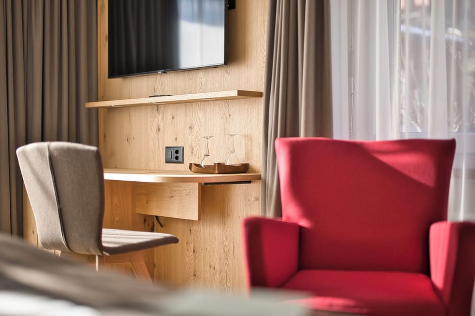 Double Room (North) | Minibar, in-room safe, desk, soundproofing