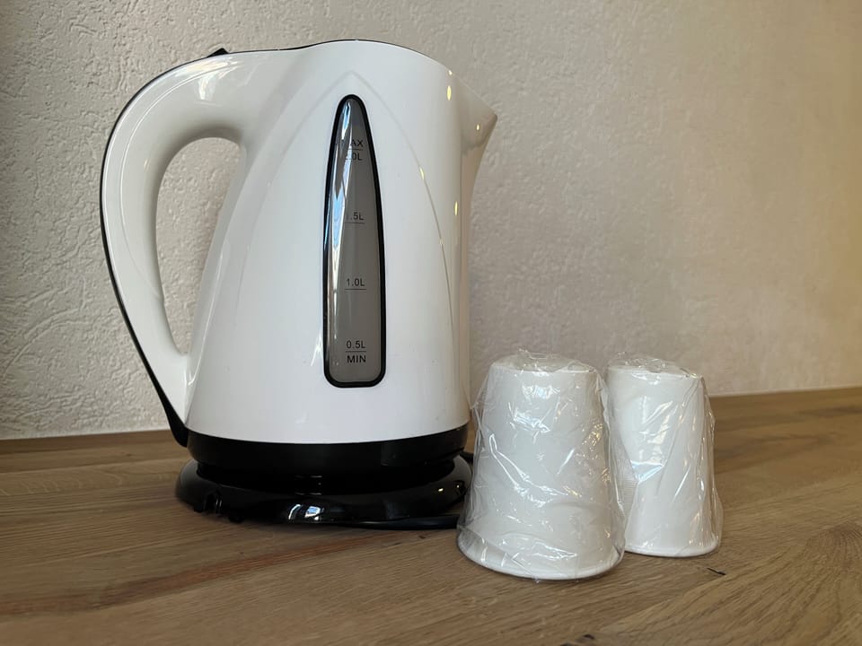 Hypo-allergenic bedding, in-room safe, individually decorated, desk