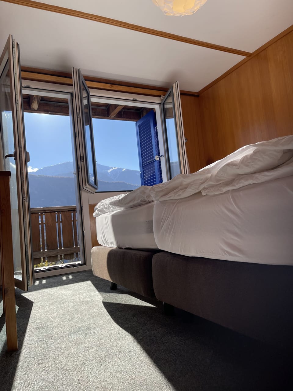 WiFi (free), bed sheets