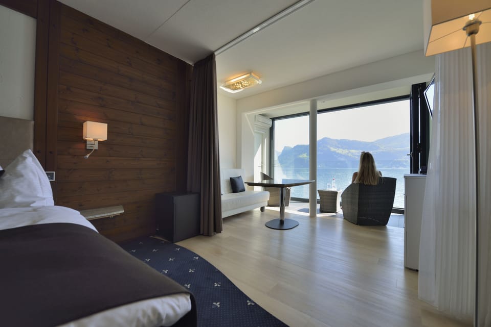 Junior Suite, Lakeside | Hypo-allergenic bedding, down comforters, in-room safe, desk