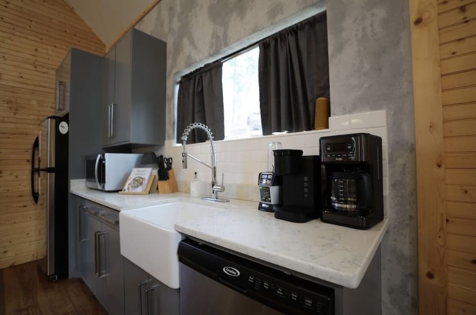 Full kitchen