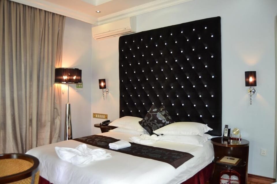 Executive Double or Twin Room | Premium bedding, down comforters, pillowtop beds, desk