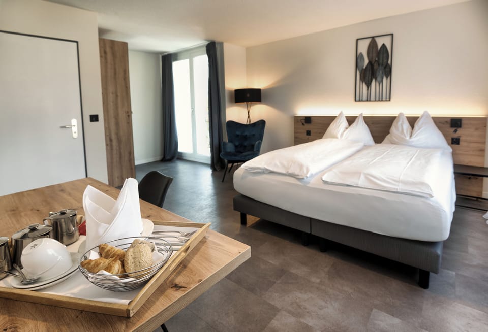 Standard Double Room | In-room safe, desk, soundproofing, iron/ironing board