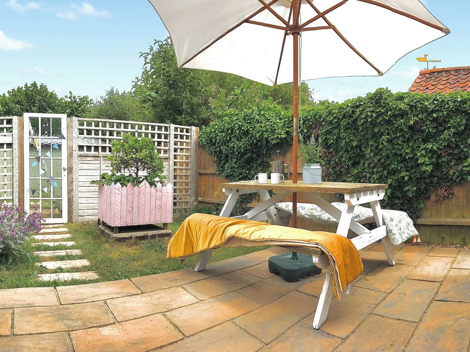 Sitting-out-area | Heartwarming Cottage - Heart Cottages, Wickham Market
