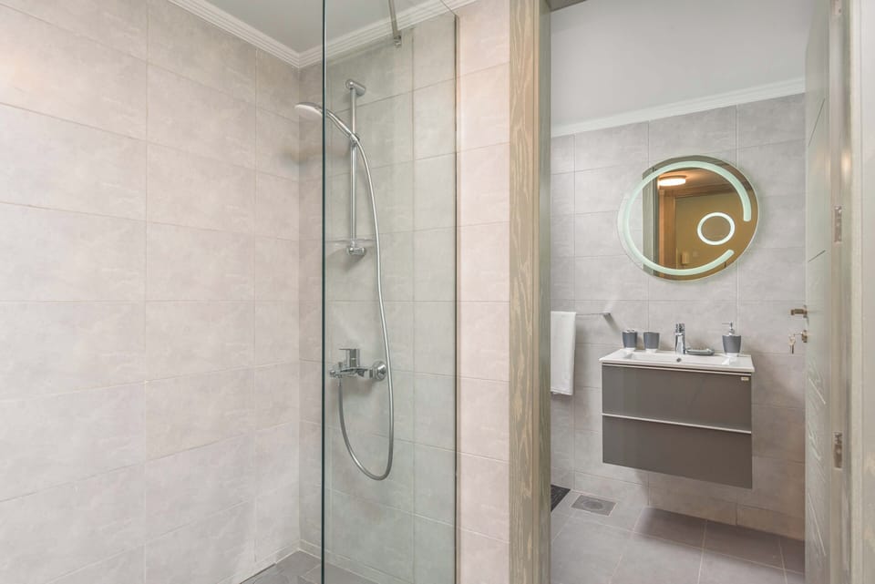 Grey - Elegant Apartments in Awkar Hotel in Africa