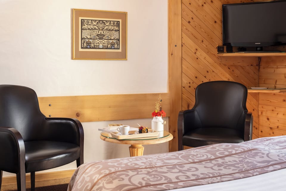 Double Room | Free minibar, in-room safe, desk, bed sheets