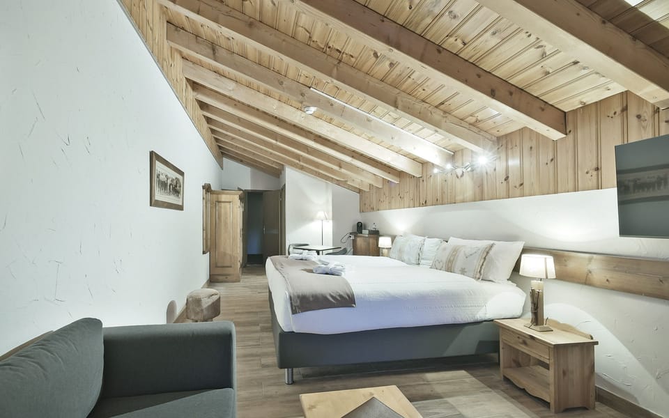 Junior Suite | In-room safe, desk, free WiFi