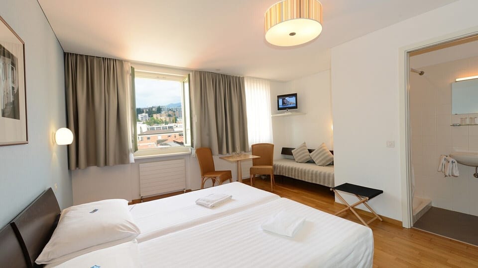 Classic Triple Room | Hypo-allergenic bedding, individually decorated, individually furnished