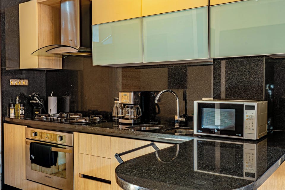 House, 3 Bedrooms | Private kitchen | Full-size fridge, microwave, oven, dishwasher