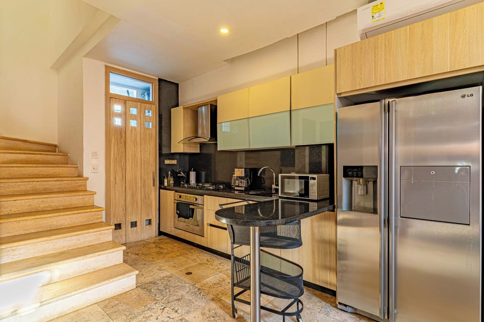 House, 3 Bedrooms | Private kitchen | Full-size fridge, microwave, oven, dishwasher