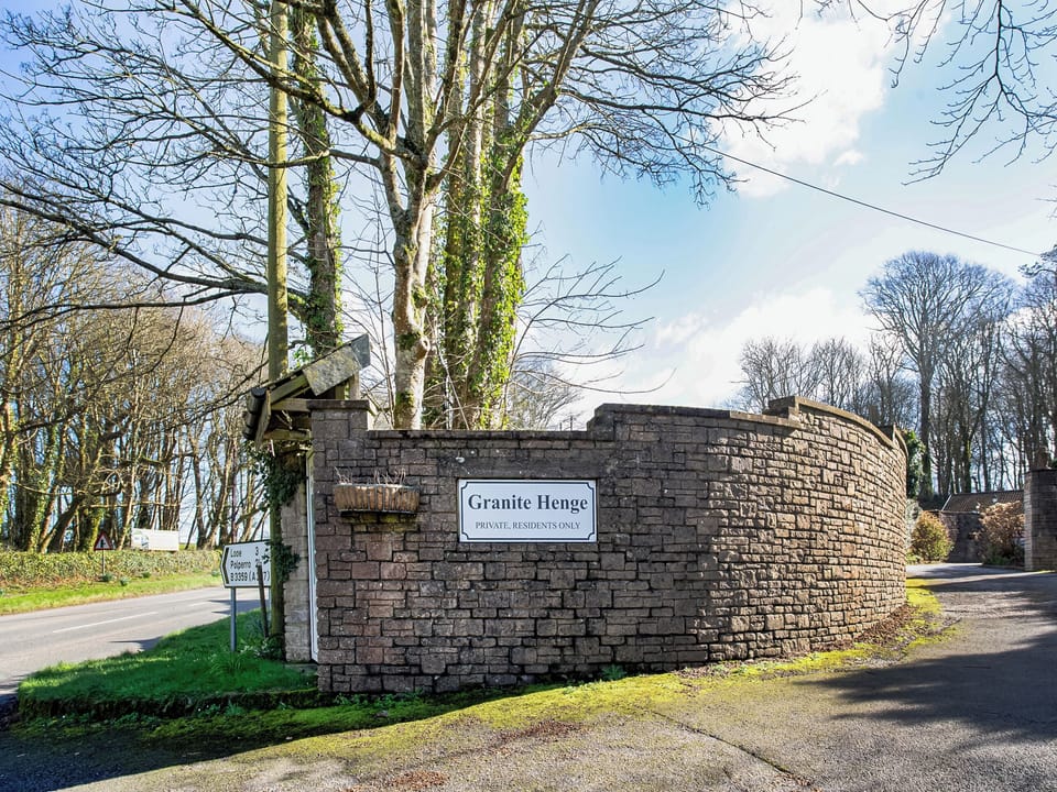 Surrounding area | Bank Voles Nest - Granite Henge, Looe