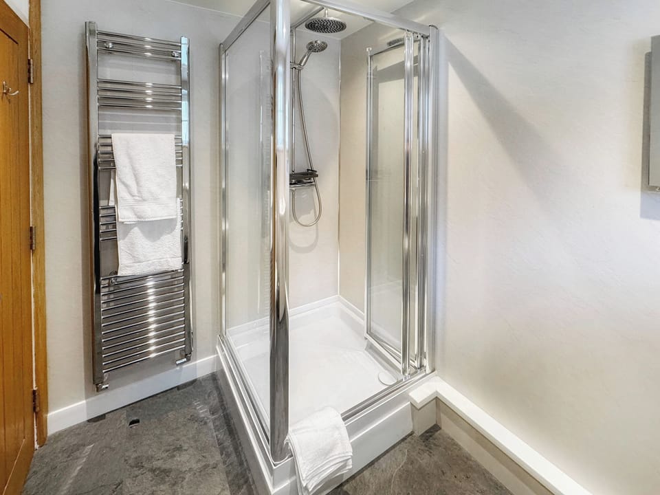 Bathroom | Castleriggs Cottage - Blencathra Retreats, Threlkeld, near Keswick 