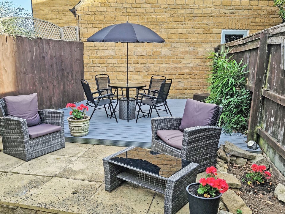 Sitting-out-area | Jasmine Cottage, Chipping Campden