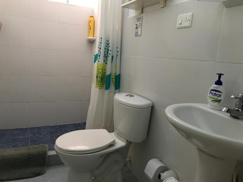 Comfort Double Room | Bathroom | Free toiletries