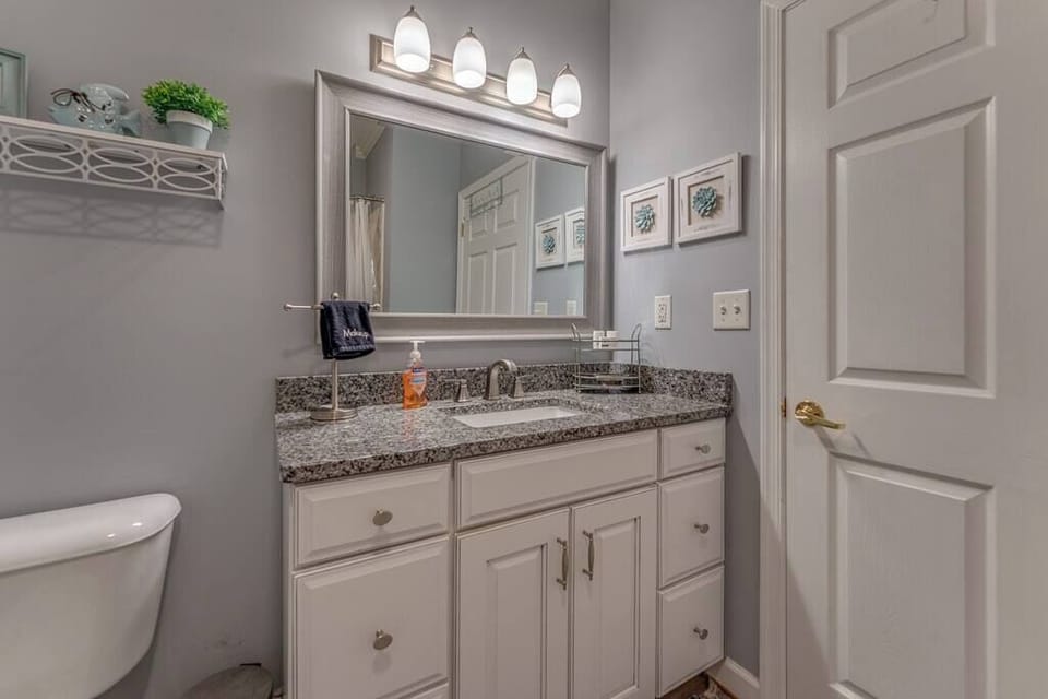 Full Bathroom